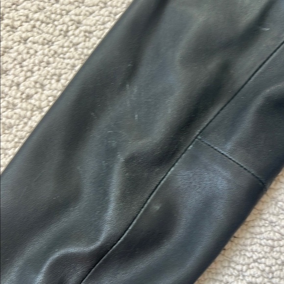 Elegant Black Women's Leather Jacket - Picture 8 of 10